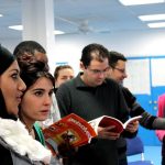 Захоплені читанням журналів