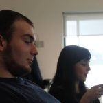 читання перед вікном